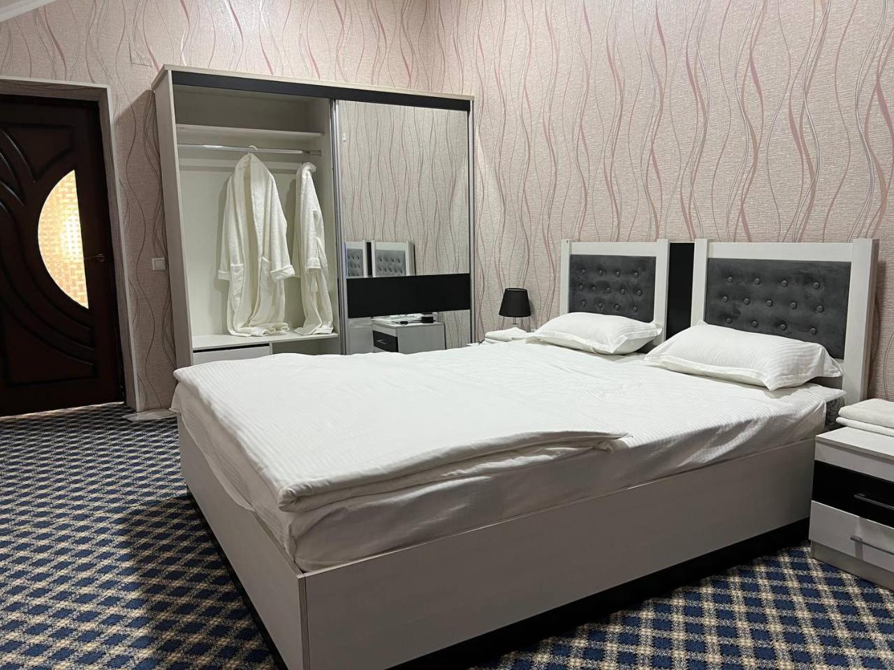 Orom Hotel Fergana Kültér fotó